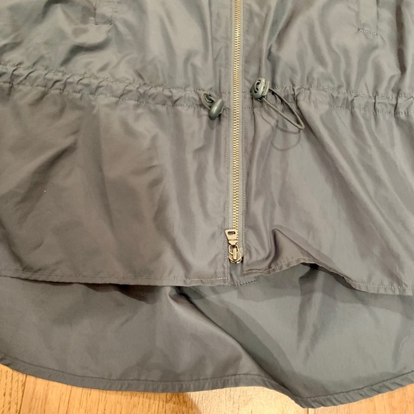 GAP Body hooded rain jacket size small - Picture 4 of 5